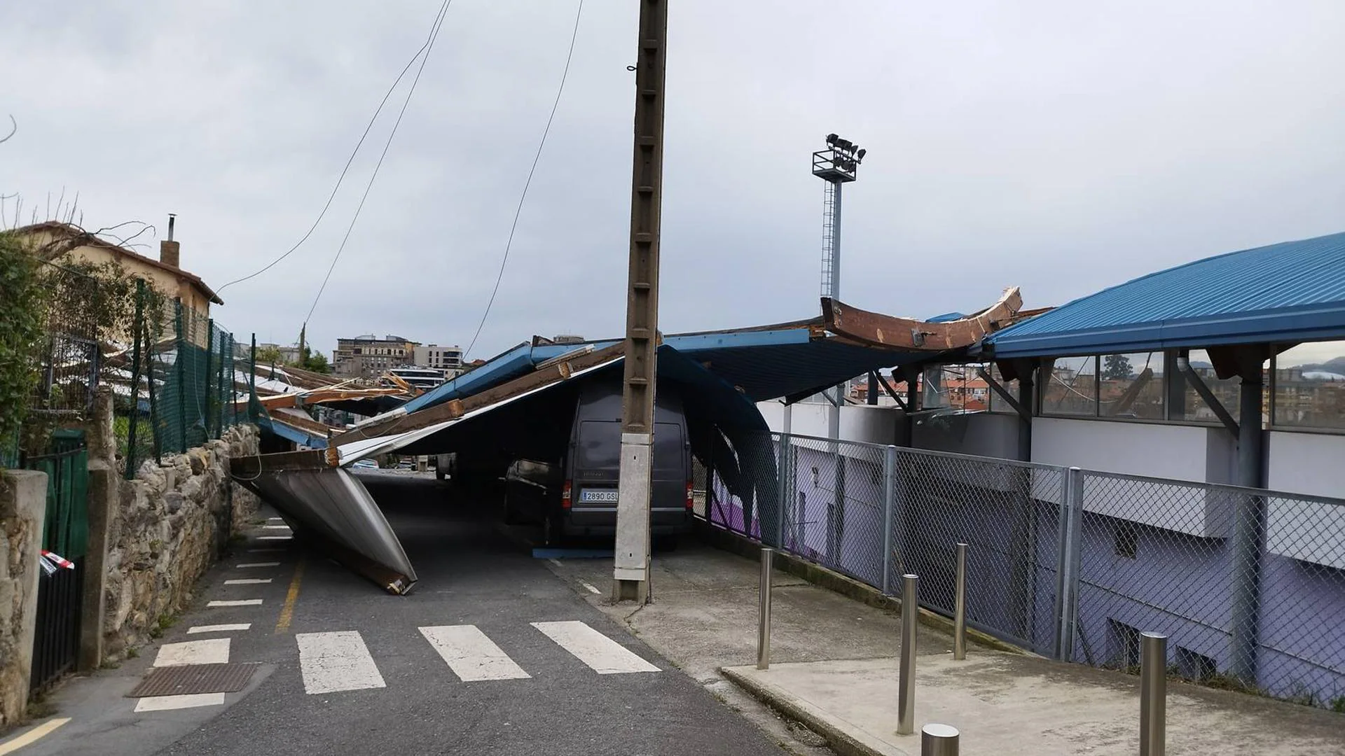 496 Incidencias En Todo Euskadi Por El Fuerte Viento De Ellas 371 Sólo En Bizkaia El Correo